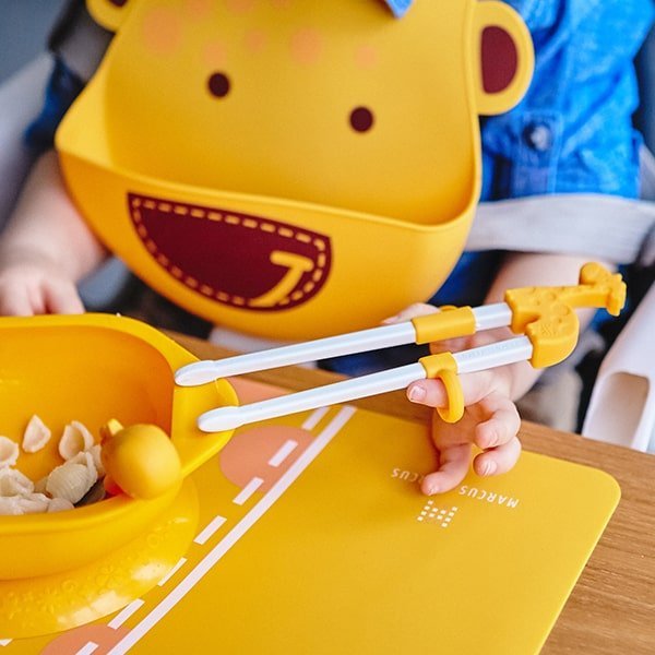 Marcus & Marcus training chopsticks yellow with adjustable rings